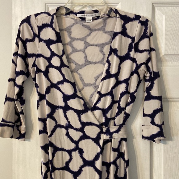 Diane Von FURSTENBERG Dress size 4 excellent condition length 35” - Picture 5 of 15